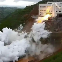 140吨级液氧甲烷发动机试验成功